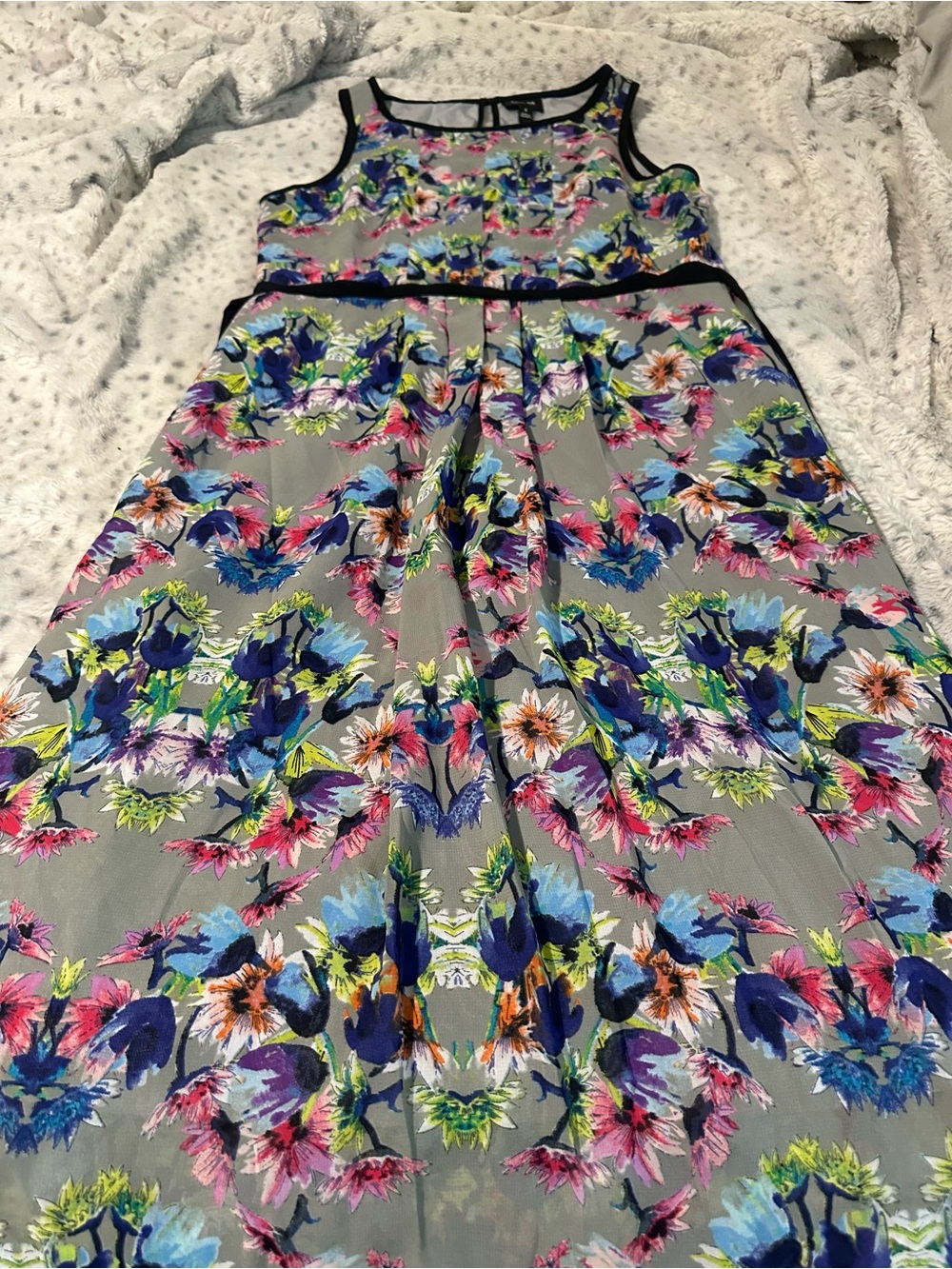 Nicole Floral Sleeveless Dress in Gray with Multicolor Blooms